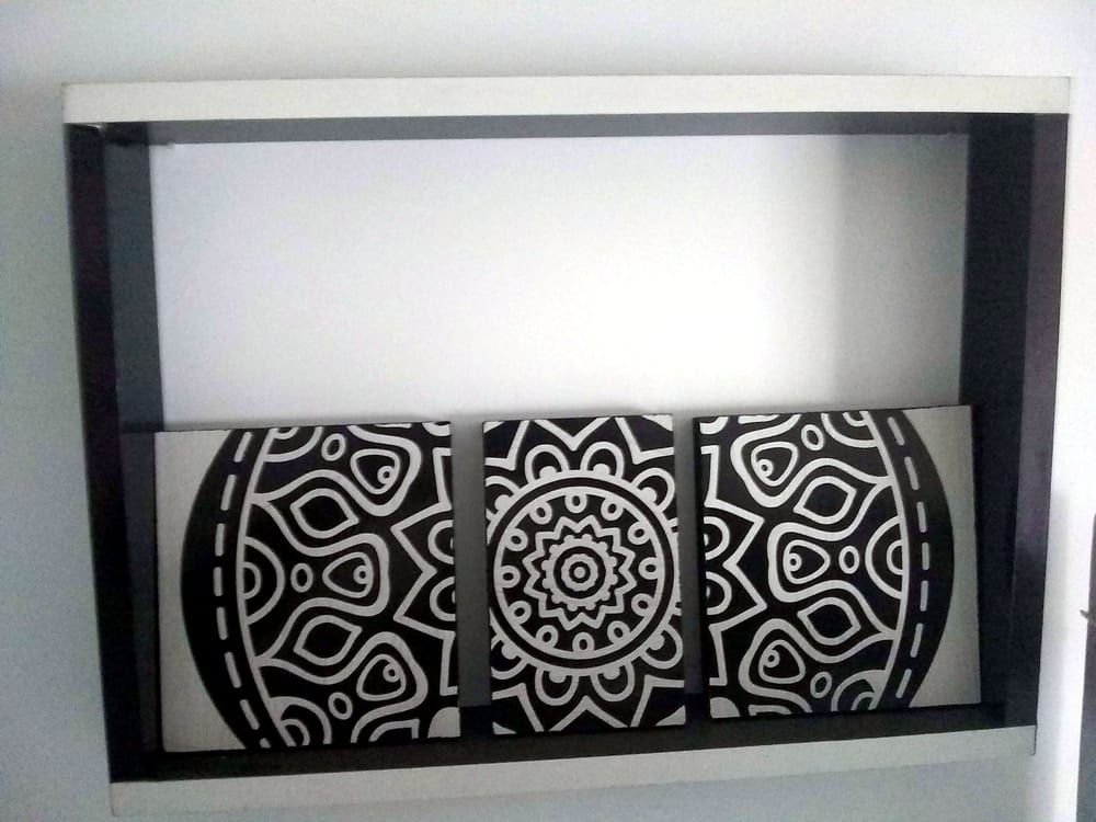 Tríptico con mandala blanco y negro